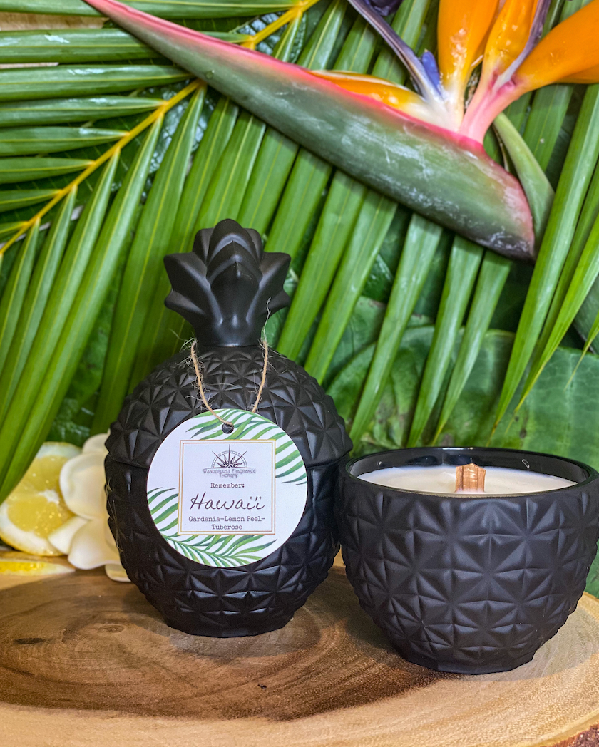 Candle in black pineapple jar scented with gardenia, lemon peel and tuberose
